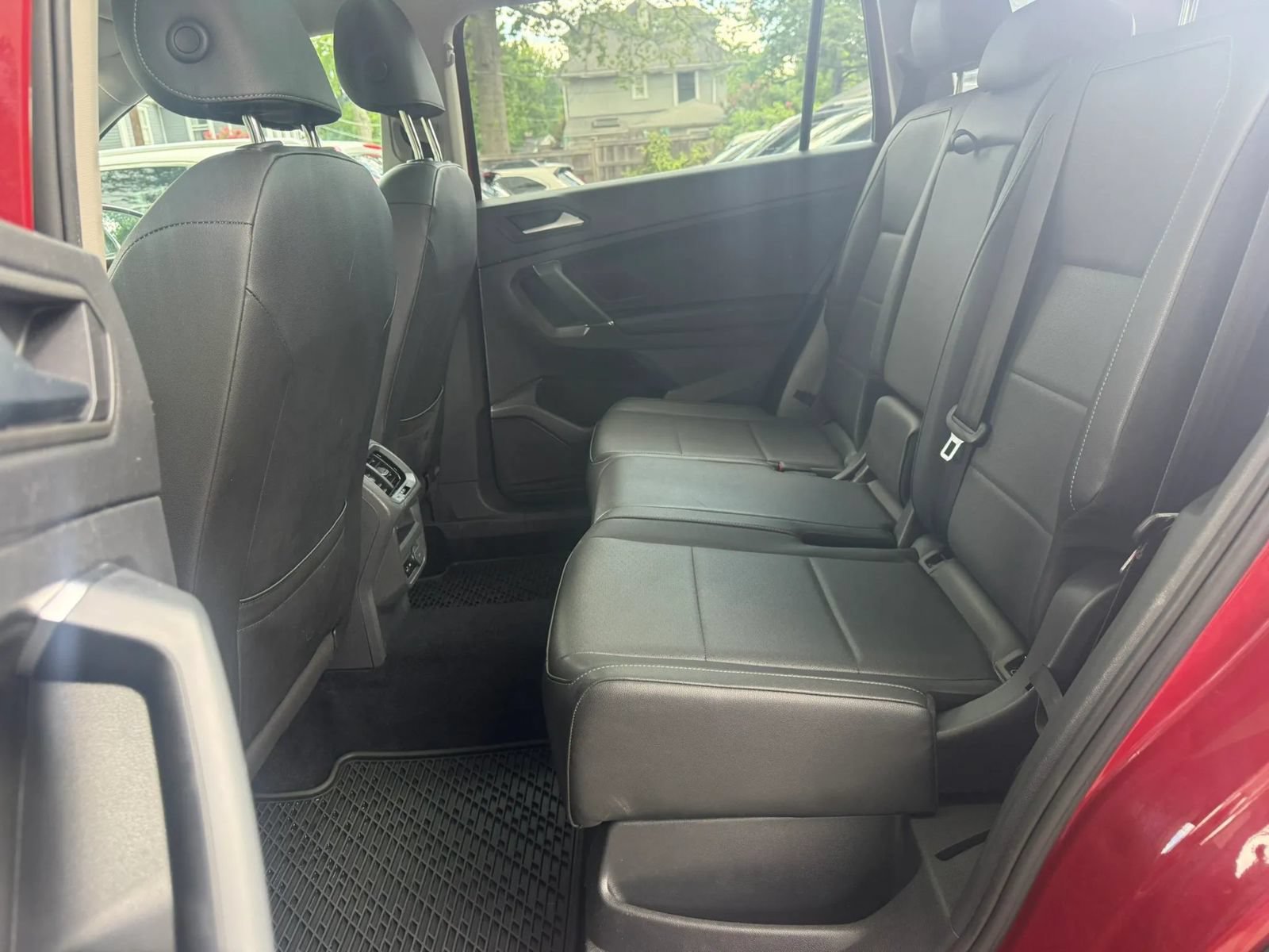 Used 2020 Volkswagen Tiguan SE w/ Panoramic Sunroof Package AWD/4WD image 9