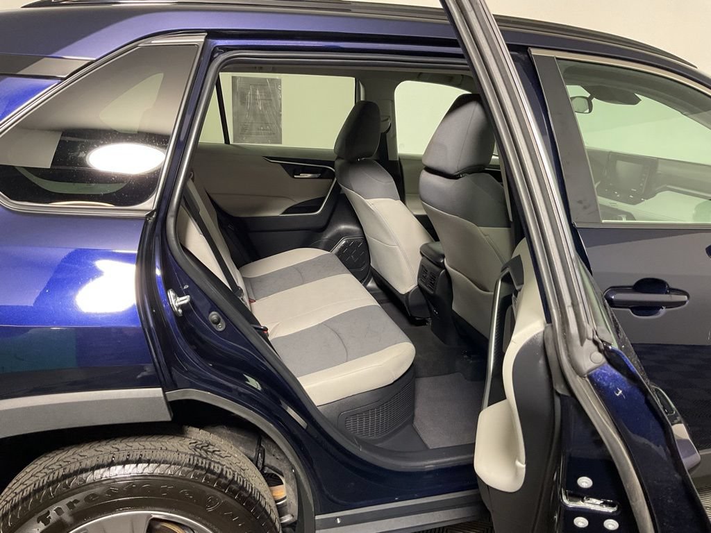 Used 2022 Toyota RAV4 XLE AWD/4WD image 34