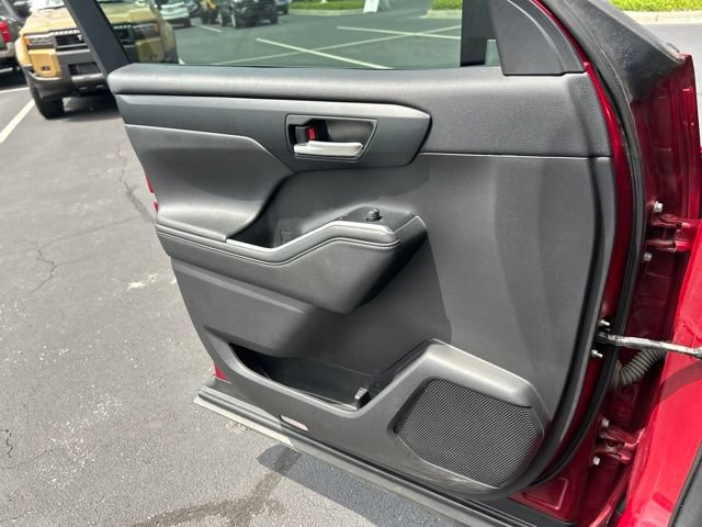 Used 2020 Toyota Highlander XLE AWD/4WD image 31