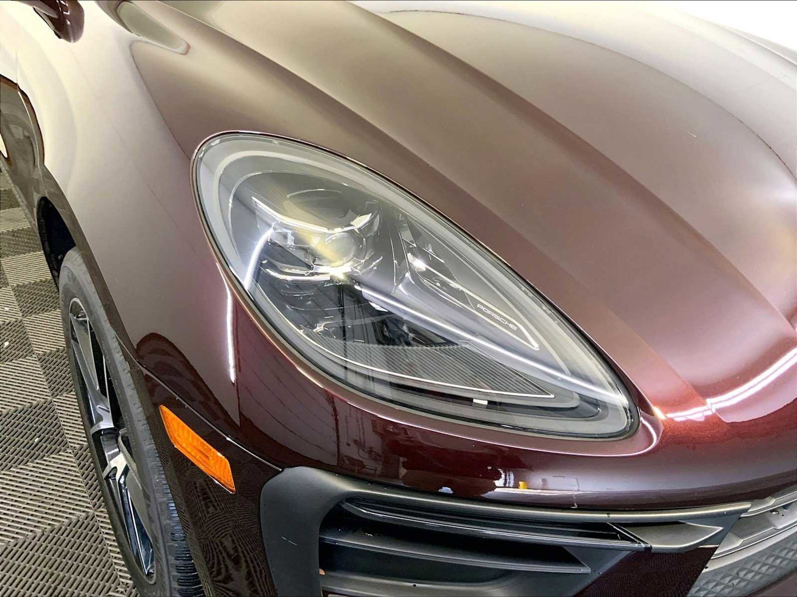 Certified 2023 Porsche Macan image 12