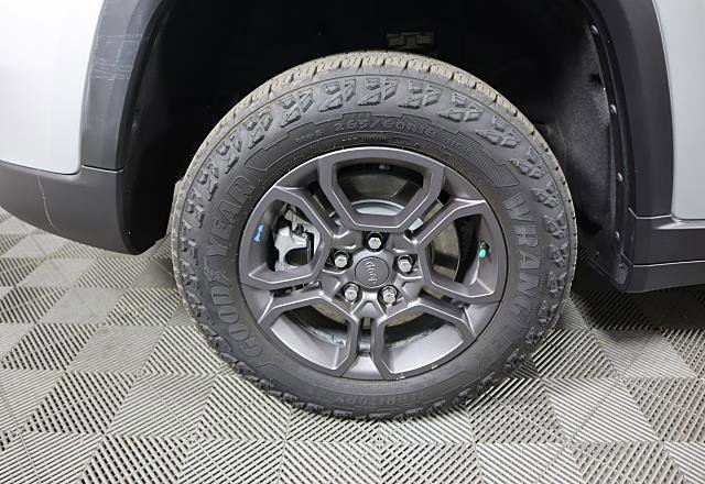 Used 2024 Jeep Grand Cherokee Trailhawk w/ Luxury Tech Group III image 16