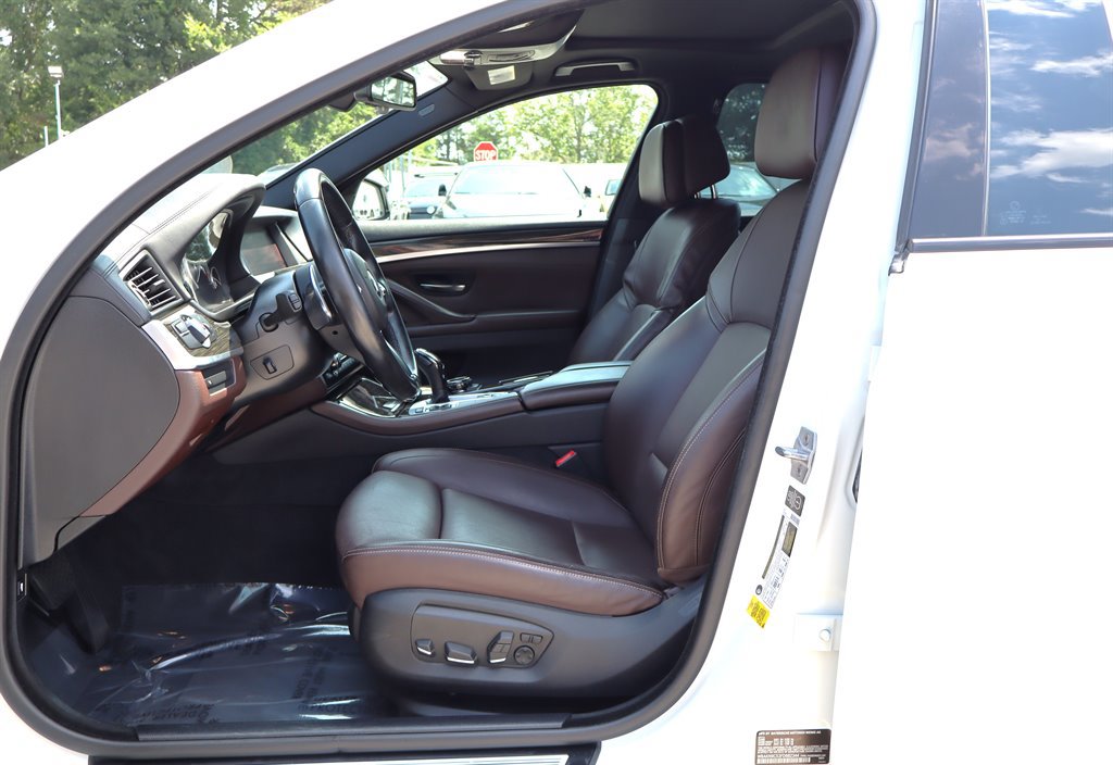 Used 2015 BMW 550i Sedan RWD image 15