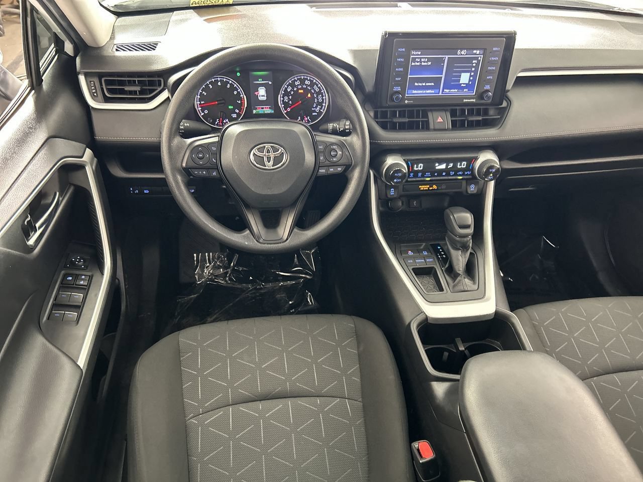 Used 2022 Toyota RAV4 XLE w/ Convenience Package FWD image 22