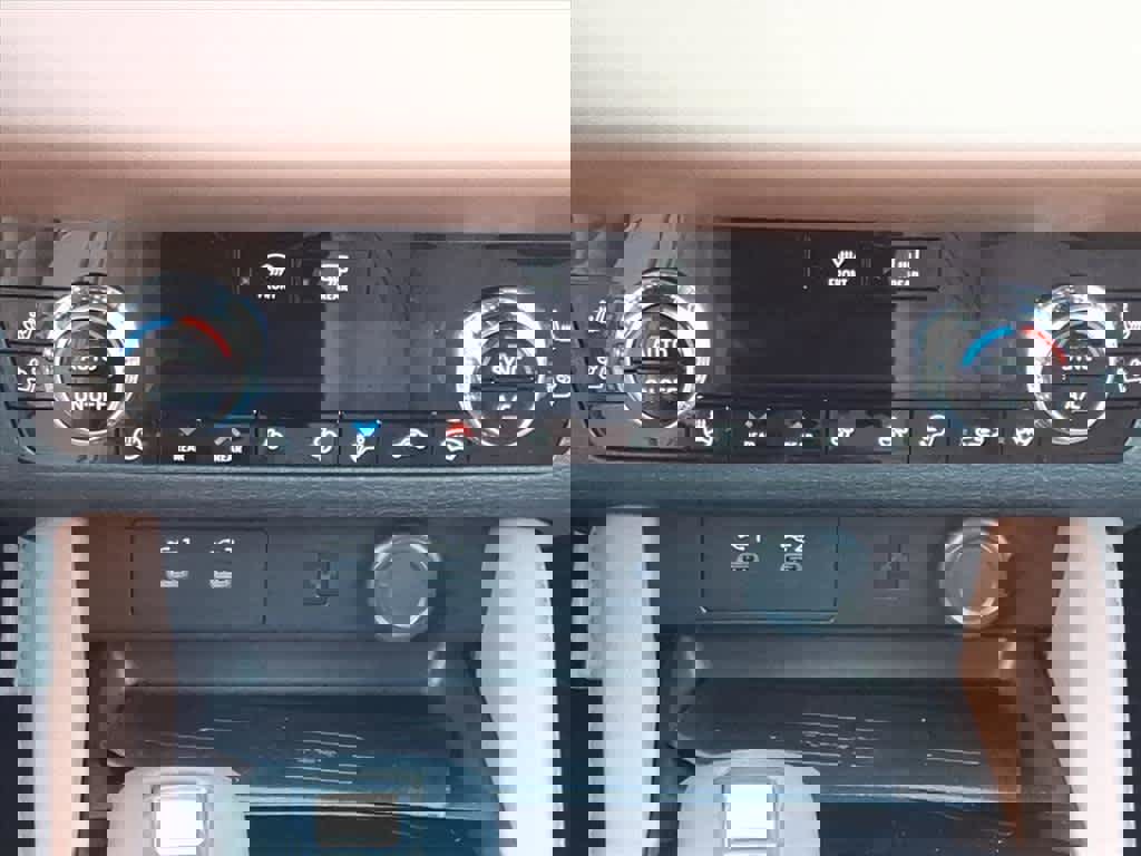 New 2026 Mitsubishi Outlander SEL image 7