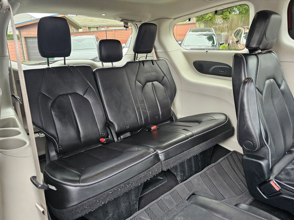 Used 2018 Chrysler Pacifica Limited w/ Tire & Wheel Group image 14