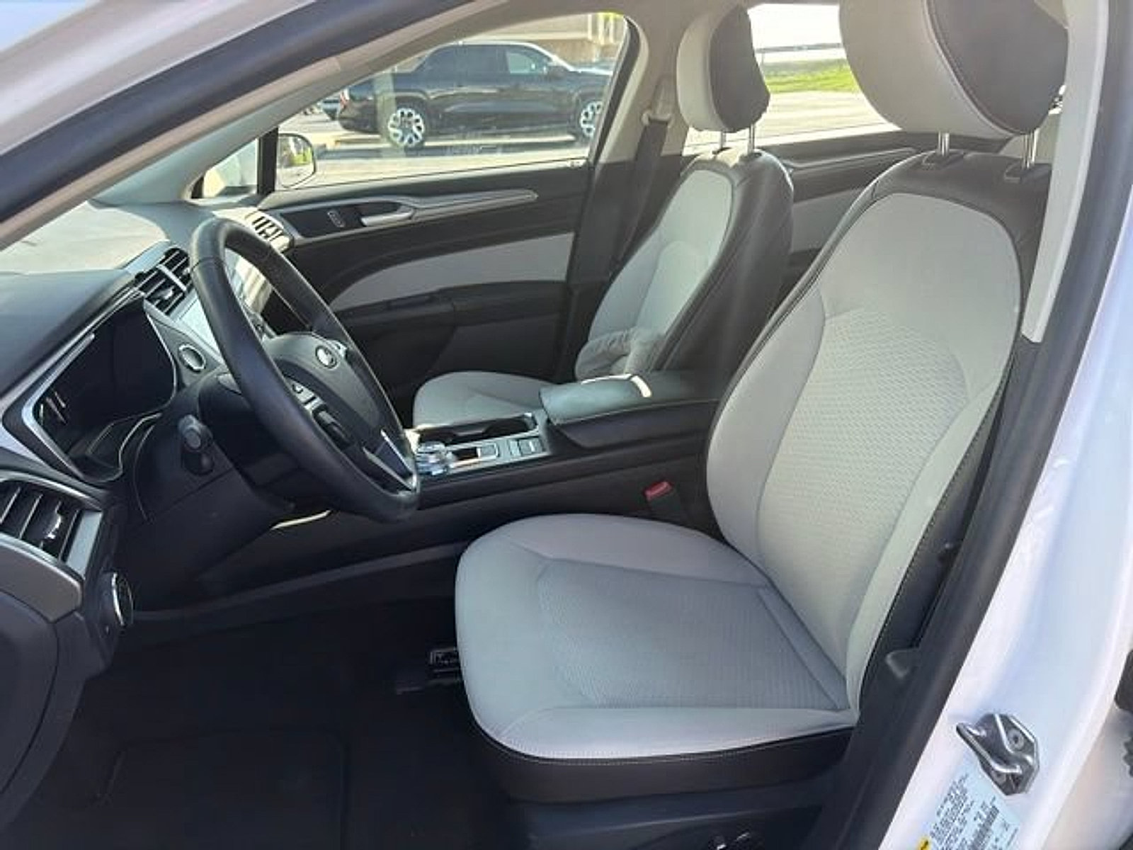 Used 2020 Ford Fusion SE w/ Equipment Group 151A FWD image 20