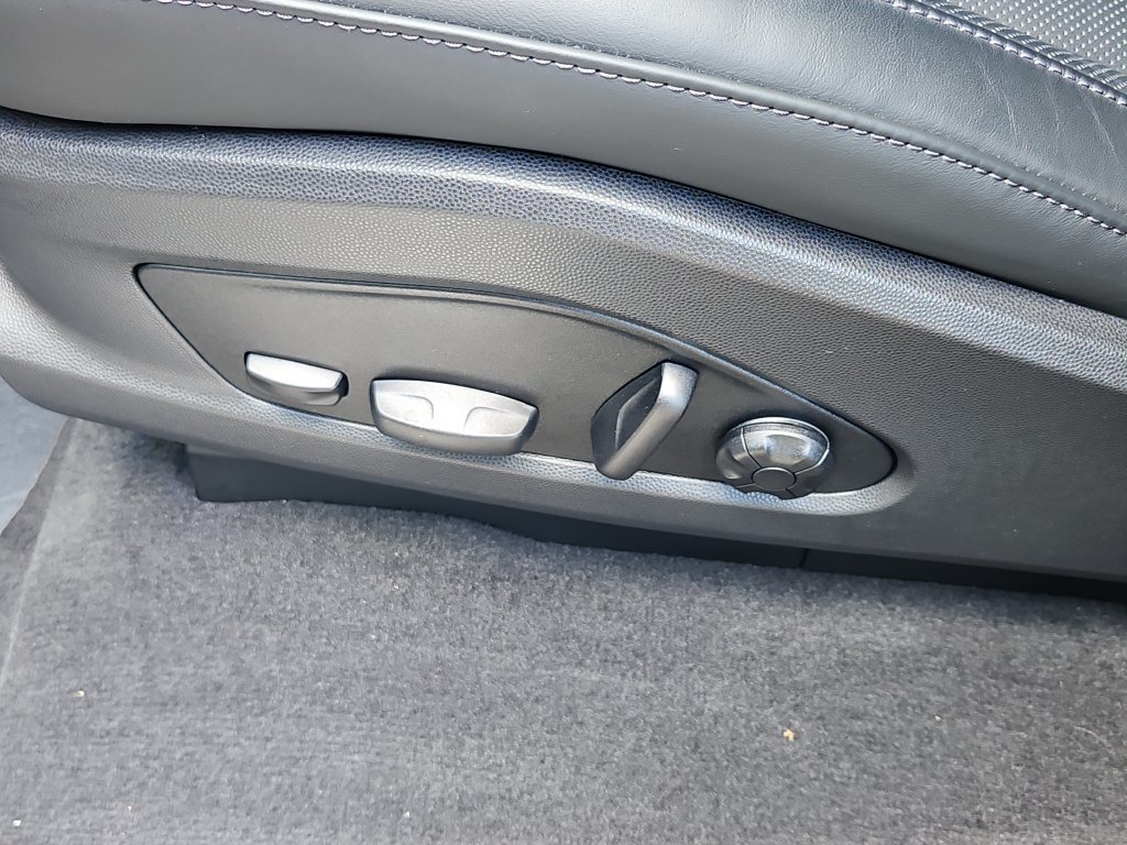 Certified 2025 Porsche Macan 4 Electric AWD/4WD image 28