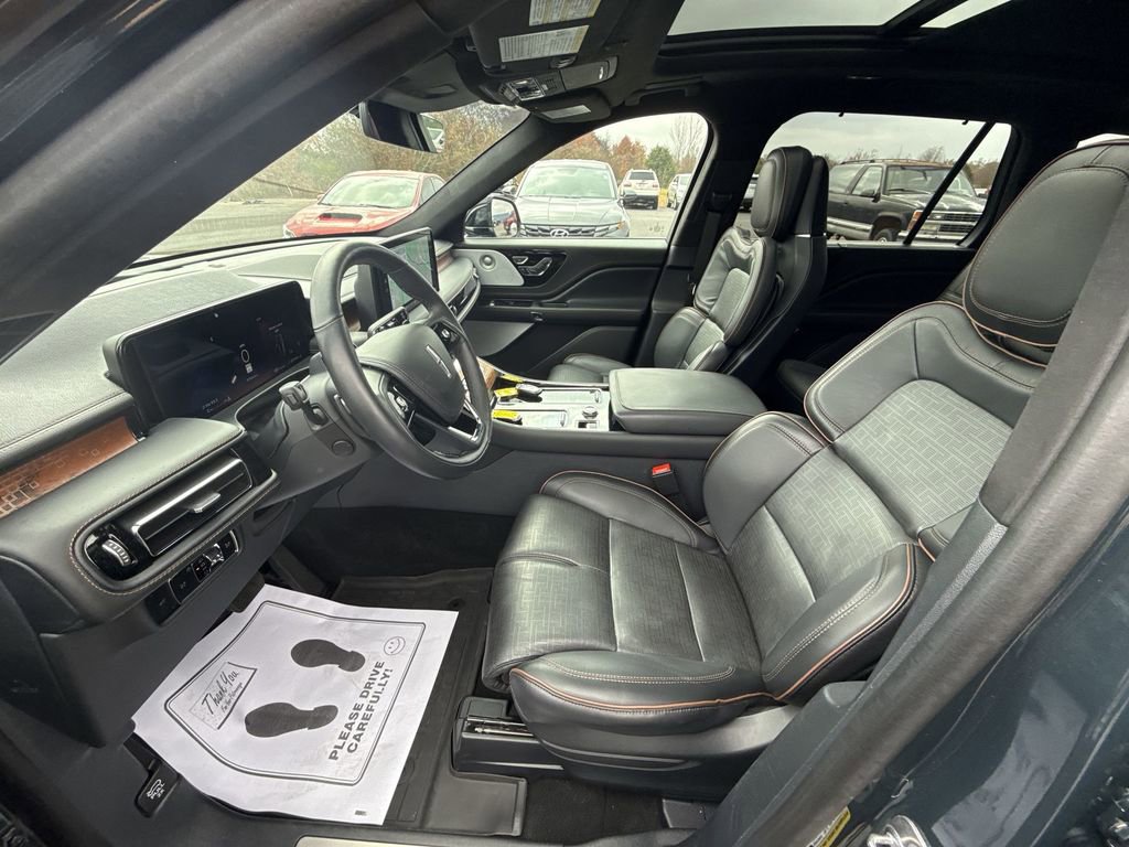 Used 2025 Lincoln Aviator Black Label image 15