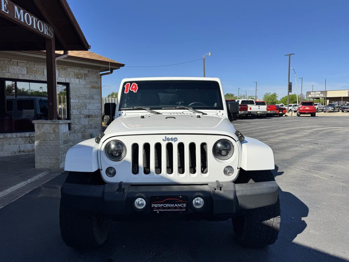 Used 2014 Jeep Wrangler Unlimited Sahara w/ Connectivity Group AWD/4WD image 5