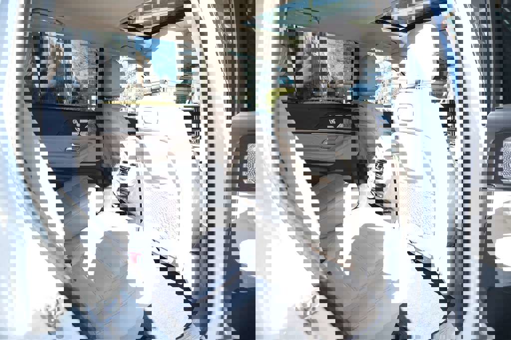 Used 2020 Mercedes-Benz GLS 450 4MATIC image 25