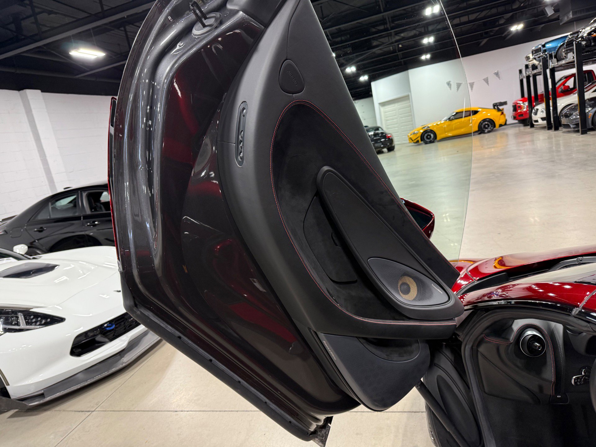 Used 2018 McLaren 570S Spider image 27