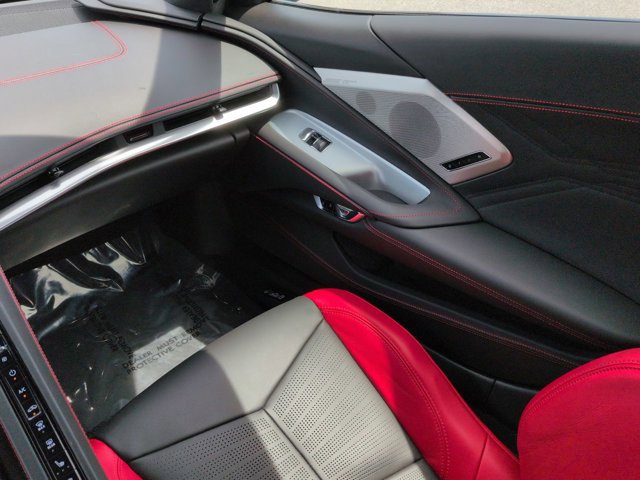 Used 2025 Chevrolet Corvette Z06 RWD image 16