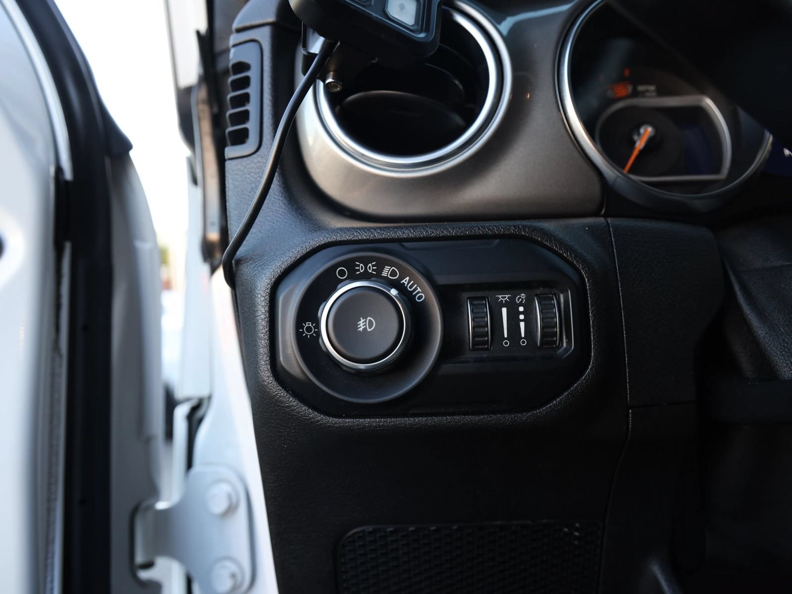 Used 2019 Jeep Wrangler Unlimited Sahara w/ Safety Group AWD/4WD image 31