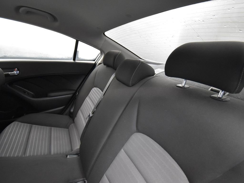 Used 2017 Kia Forte S image 12