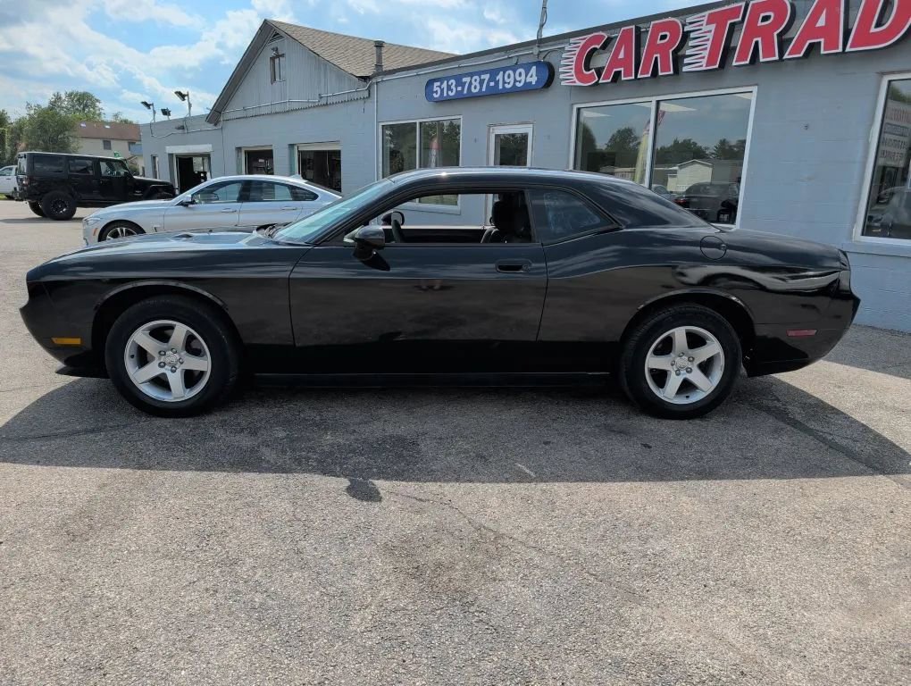 Used 2010 Dodge Challenger SE RWD image 3