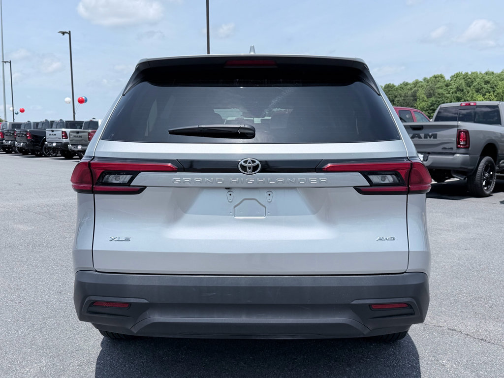 Used 2024 Toyota Grand Highlander AWD image 8