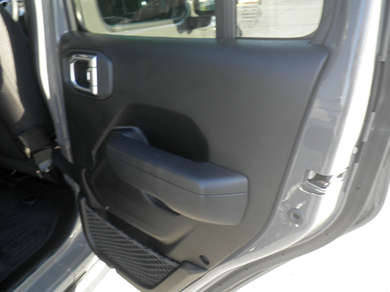 Used 2023 Jeep Wrangler Unlimited w/ Sun & Screen Package AWD/4WD image 25