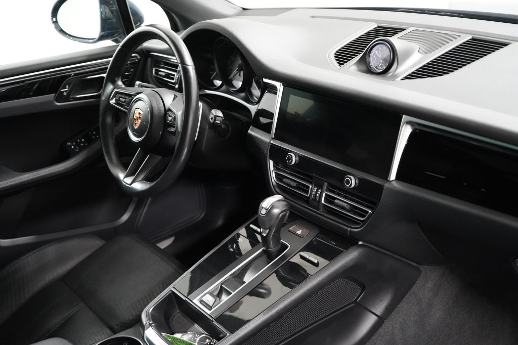 Used 2023 Porsche Macan S AWD/4WD image 32
