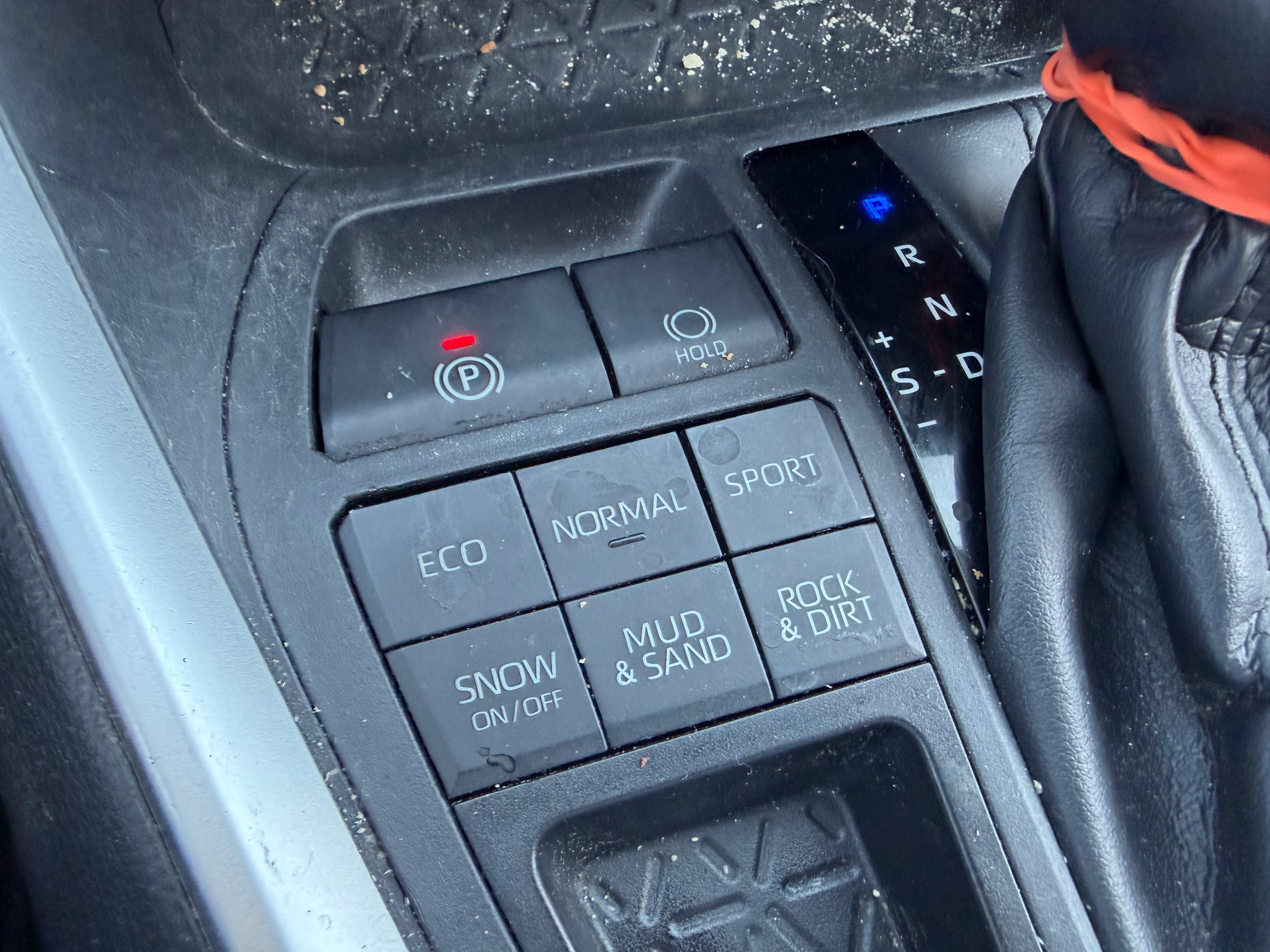 Used 2019 Toyota RAV4 LE AWD/4WD image 16