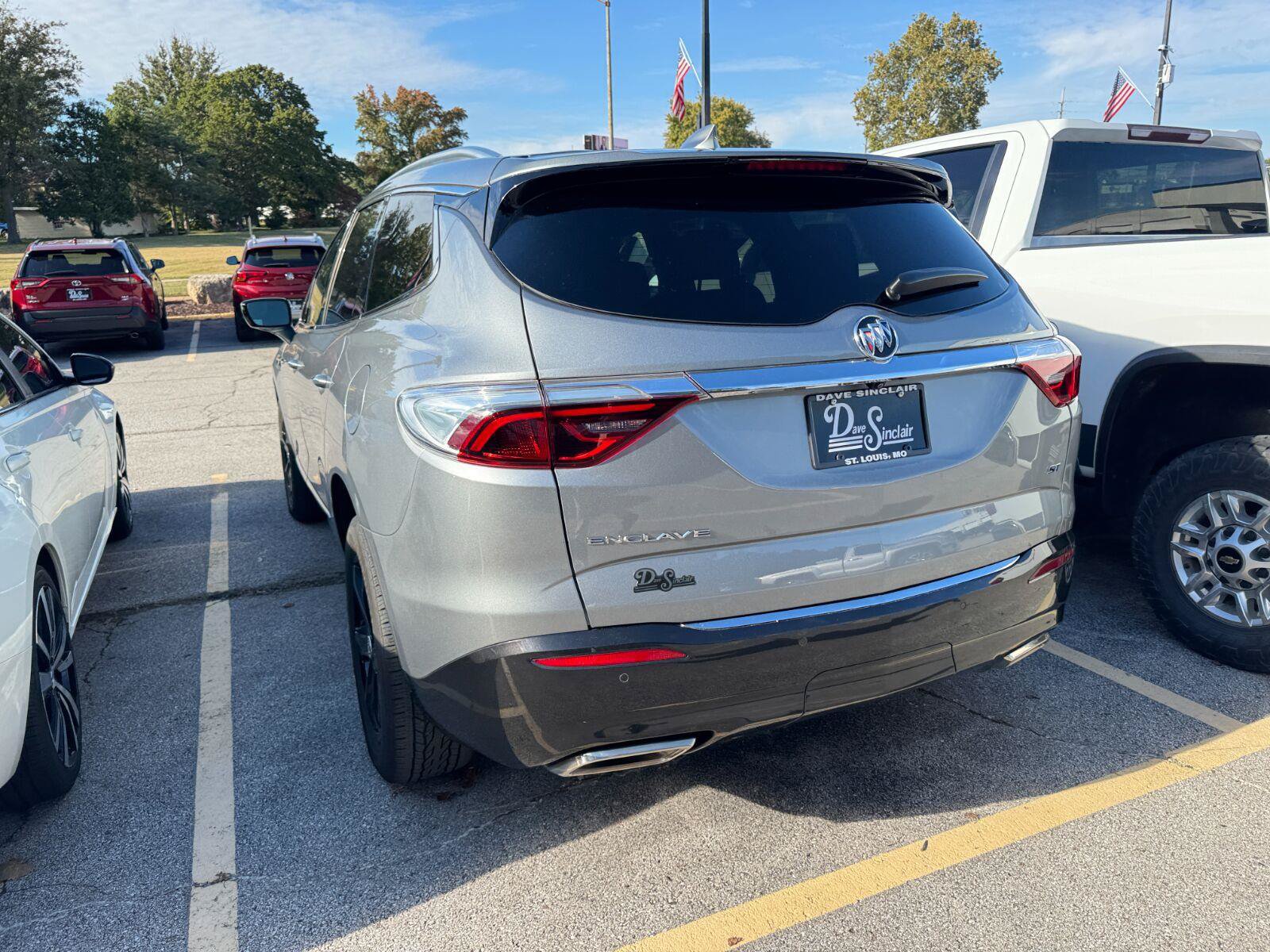 Used 2024 Buick Enclave Essence w/ Sport Touring Edition FWD image 13