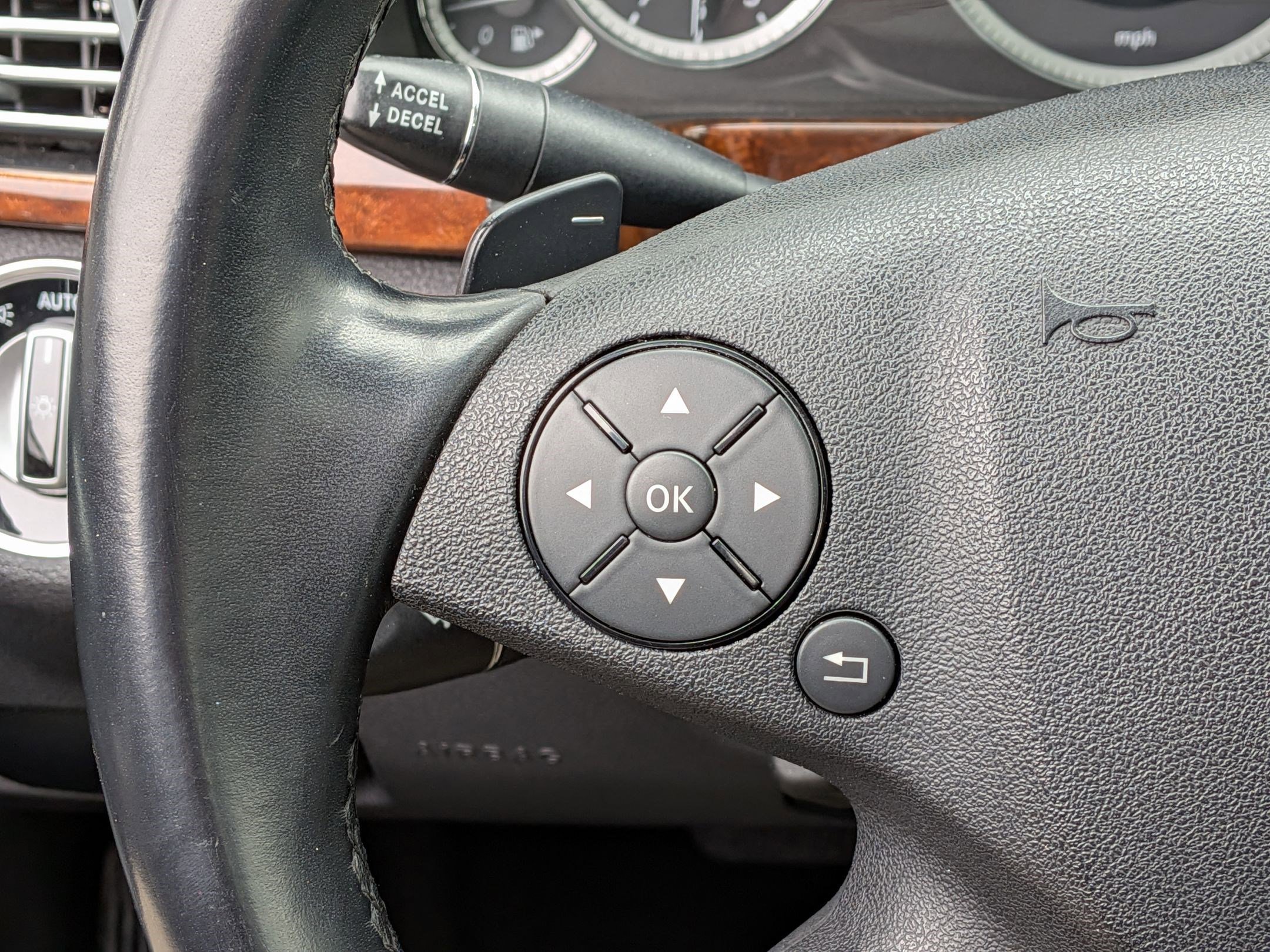 Used 2013 Mercedes-Benz E 350 4MATIC Sedan image 20