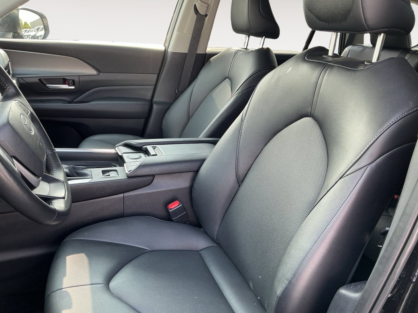 Used 2025 Toyota Grand Highlander AWD image 9
