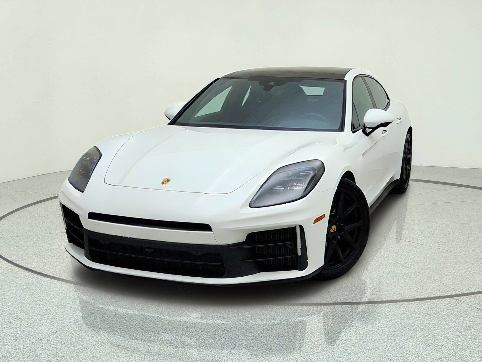 Used 2025 Porsche Panamera image 2