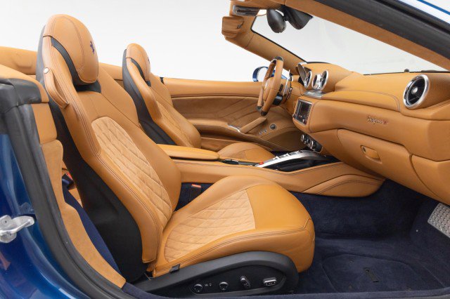Used 2015 Ferrari California T image 16