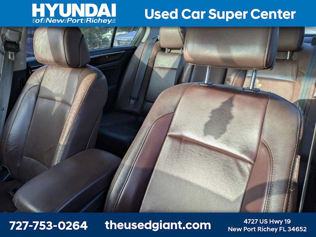 Used 2012 Hyundai Genesis 3.8 RWD image 3