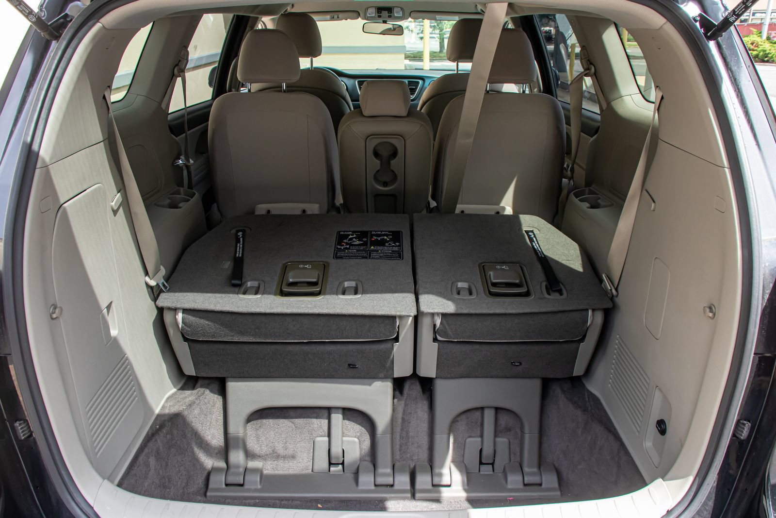 Used 2021 Kia Sedona LX FWD image 19