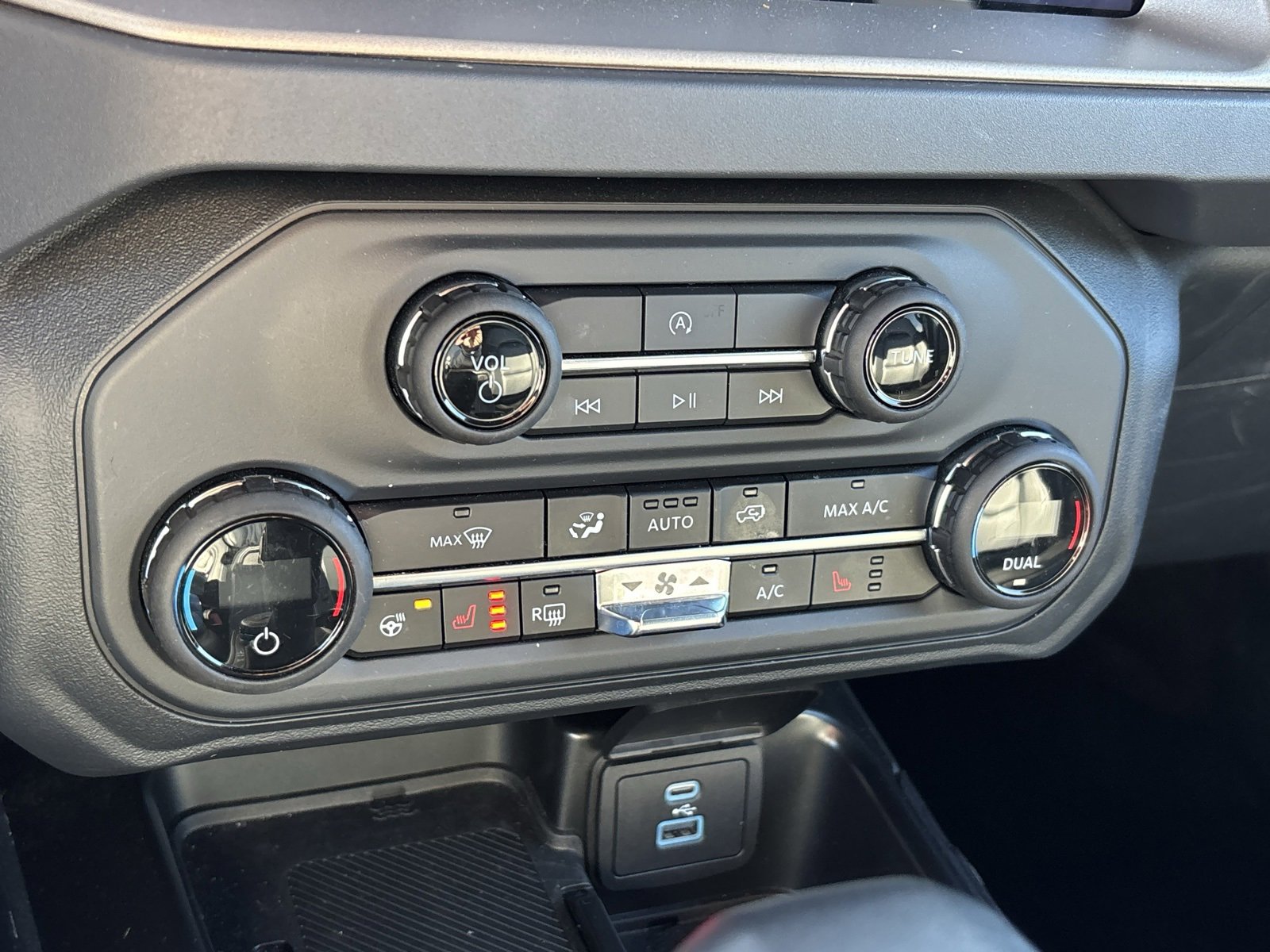 Used 2025 Ford Bronco Outer Banks image 8