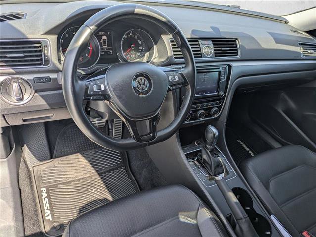 Used 2017 Volkswagen Passat 1.8T R-Line w/ R-Line Lighting Package FWD image 10