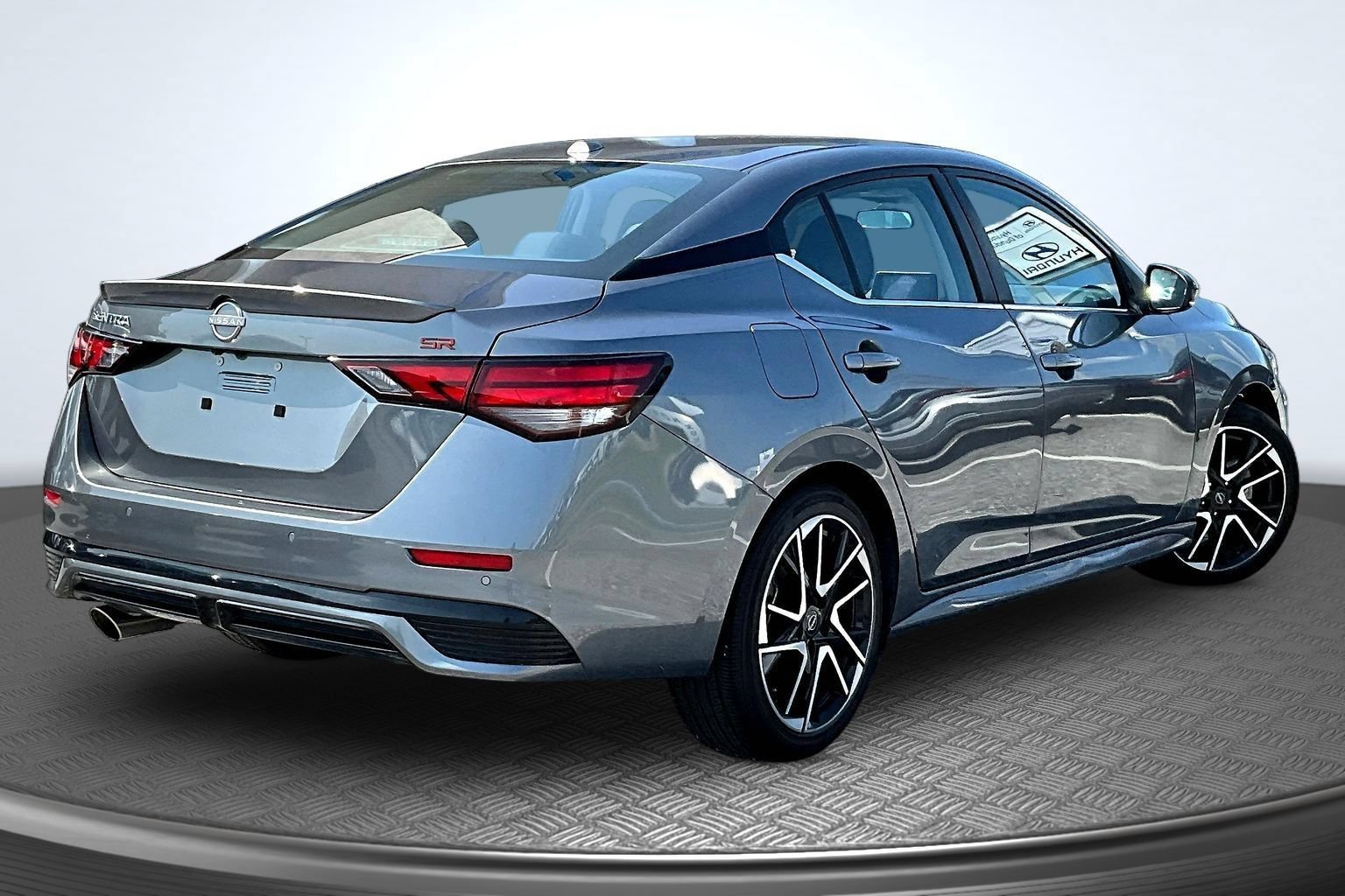 Used 2025 Nissan Sentra SR FWD image 6