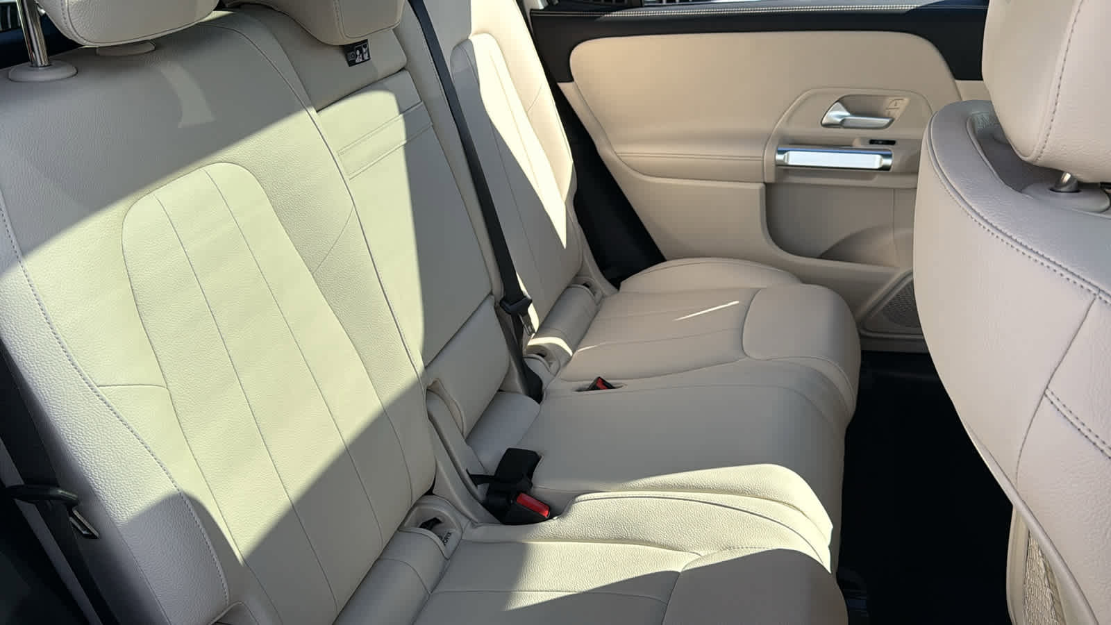 Certified 2025 Mercedes-Benz GLB 250 4MATIC image 50