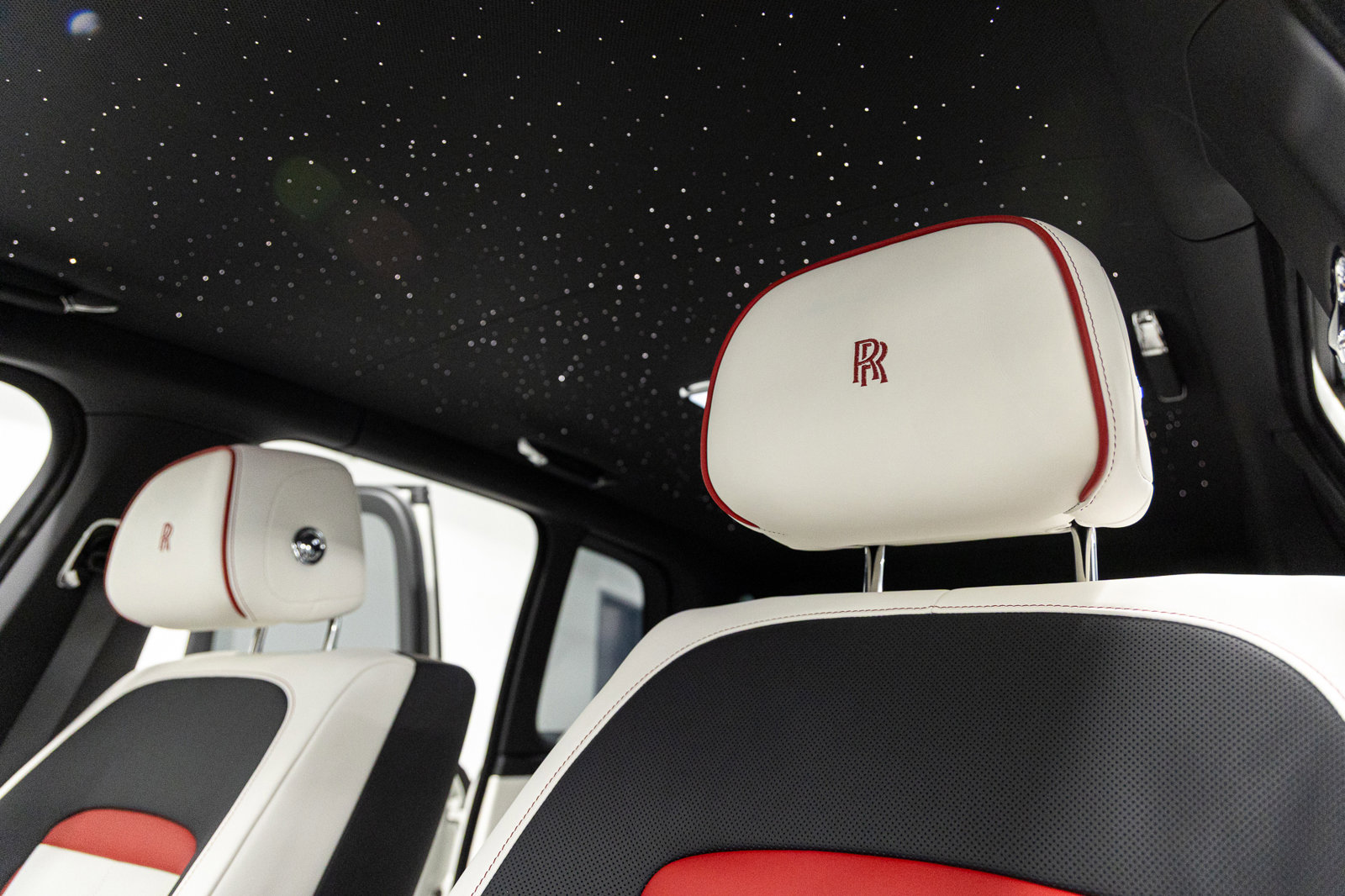 New 2026 Rolls-Royce Cullinan Black Badge image 46