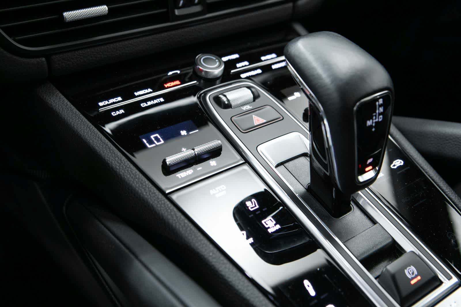 Certified 2023 Porsche Cayenne Platinum Edition AWD/4WD image 28