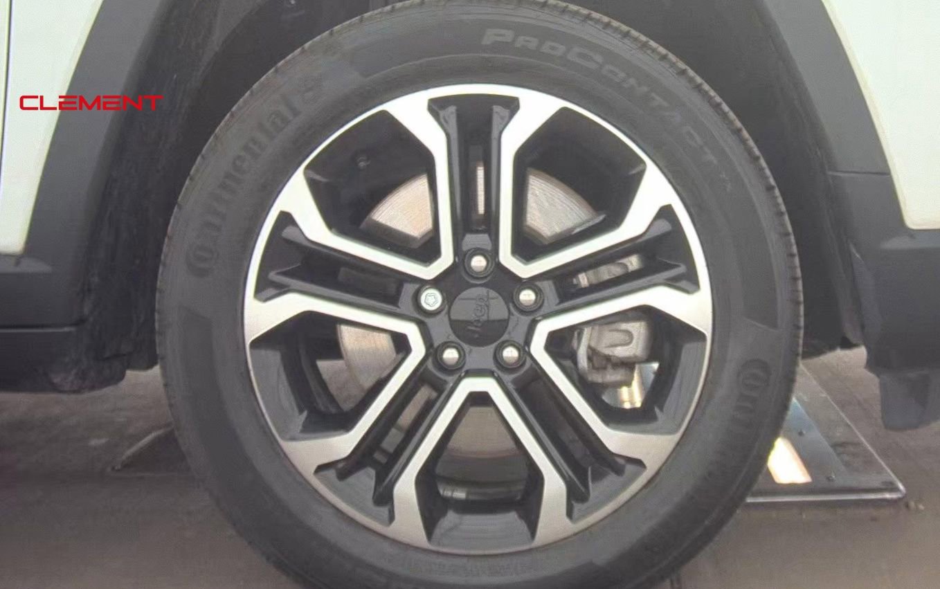 Used 2023 Jeep Compass Limited image 16