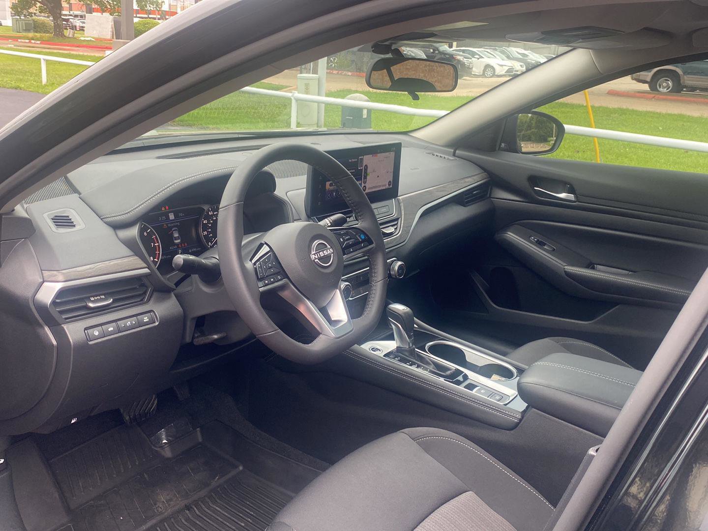 Used 2024 Nissan Altima 2.5 SV w/ SV Premium Package FWD image 13