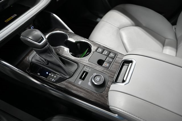 Used 2023 Toyota Highlander Limited image 19