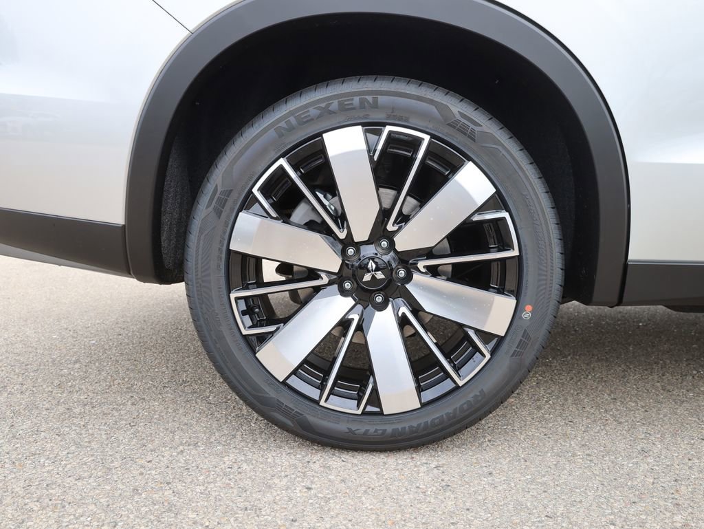 New 2025 Mitsubishi Outlander SE image 12