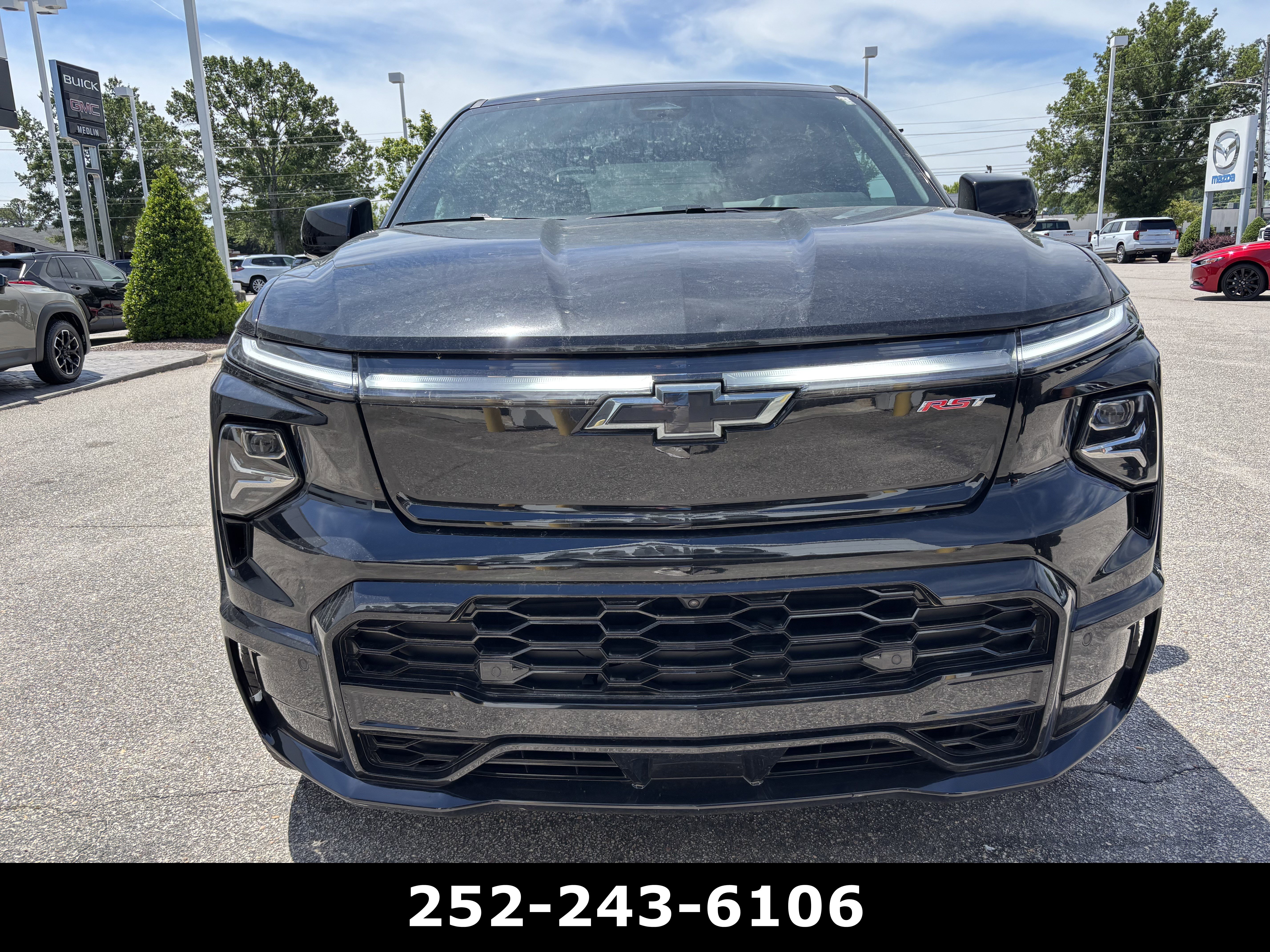 Used 2025 Chevrolet Silverado EV RST AWD/4WD image 2
