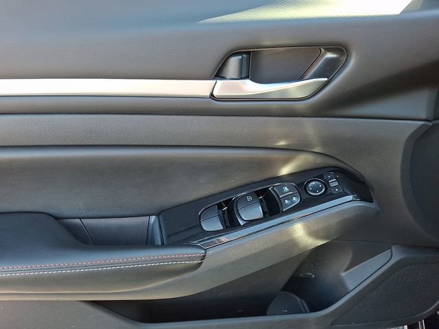 Used 2024 Nissan Altima 2.5 SR w/ SR Premium Package image 12