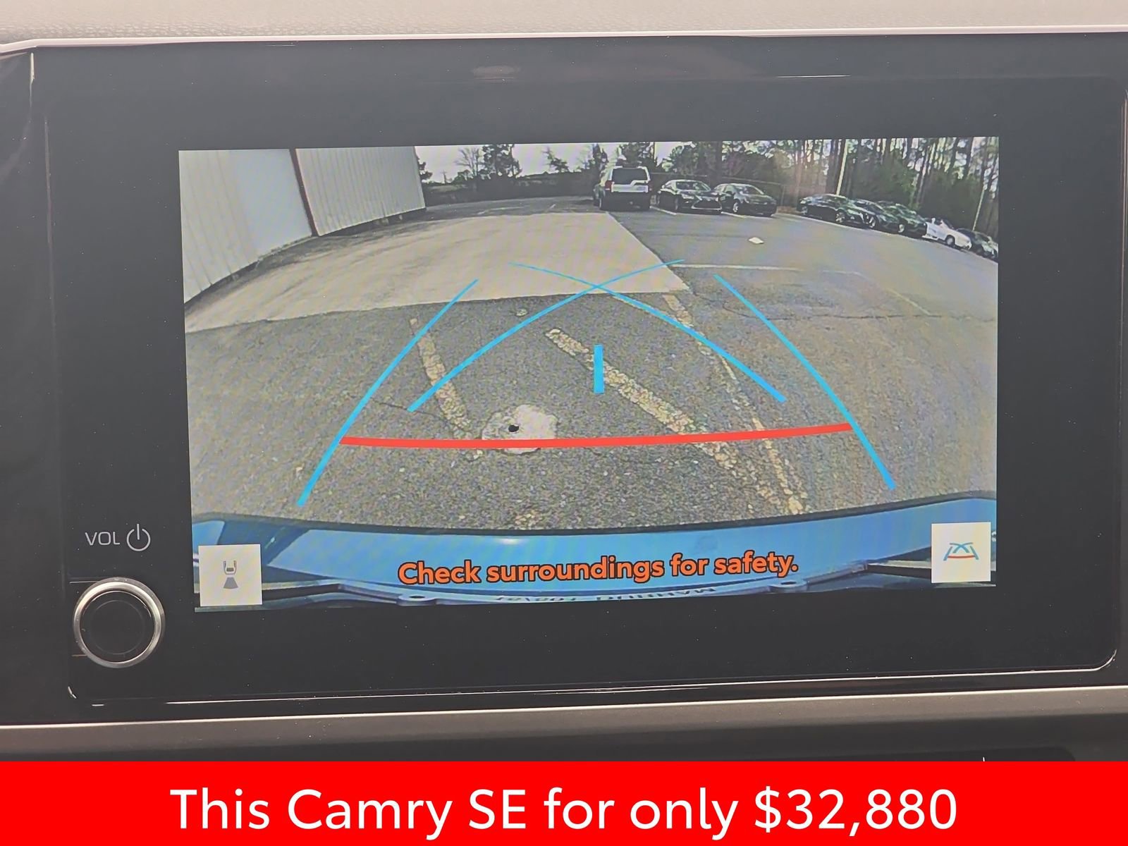 Used 2025 Toyota Camry SE w/ Convenience Package image 28