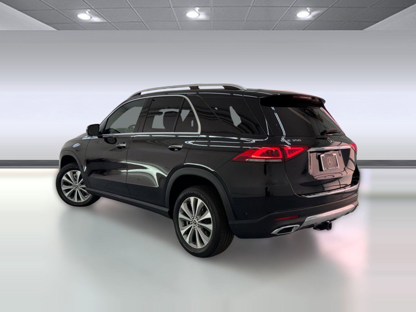 Used 2021 Mercedes-Benz GLE 350 4MATIC w/ Premium Package image 3