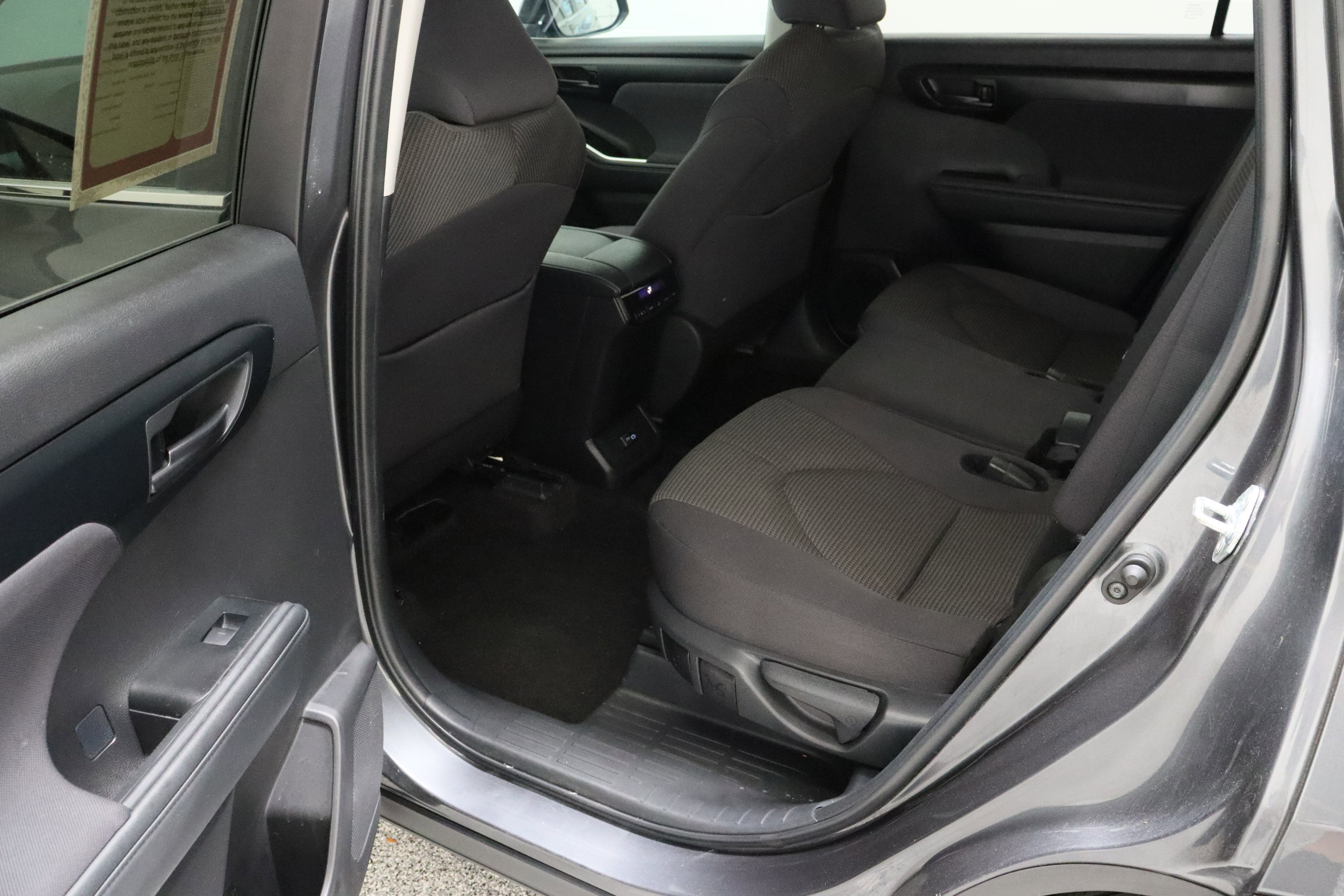 Certified 2025 Toyota Highlander LE image 27