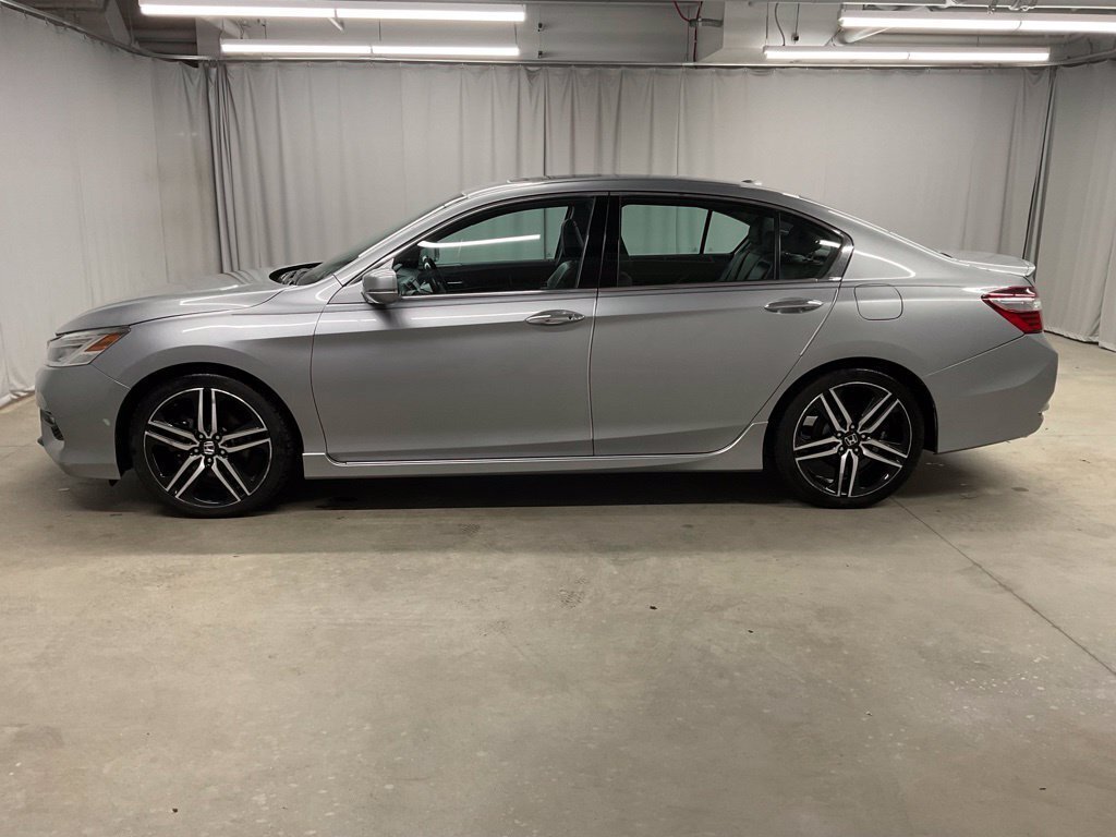 Used 2017 Honda Accord Touring image 7