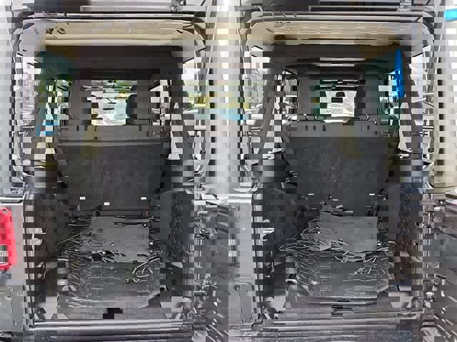 Used 2017 Jeep Wrangler Unlimited Sahara image 27