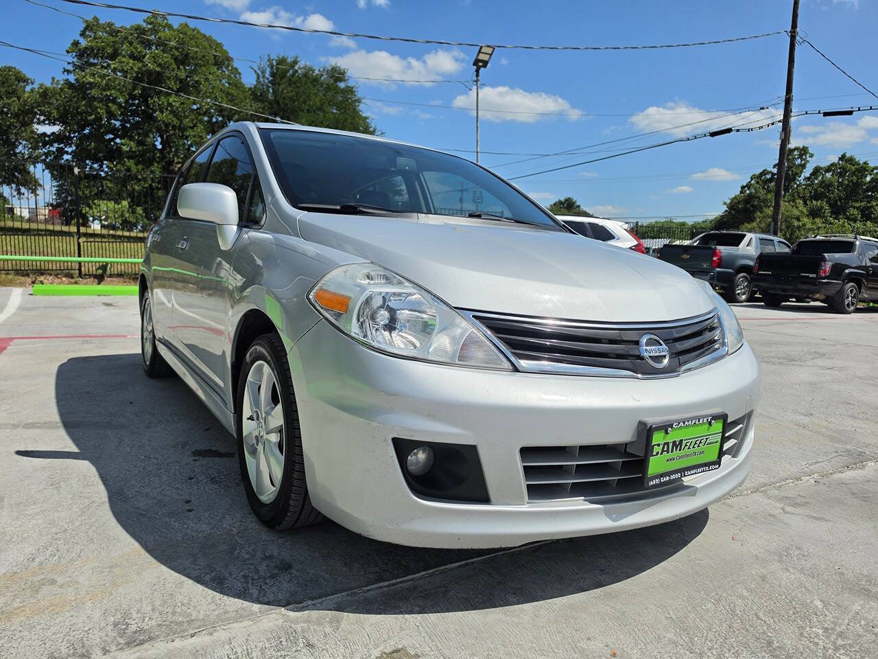 Used 2012 Nissan Versa Hatchback w/ SL Navigation Pkg FWD image 4