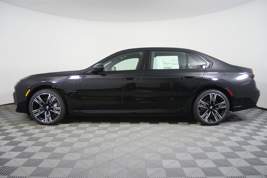 New 2026 BMW 750e xDrive AWD/4WD image 7