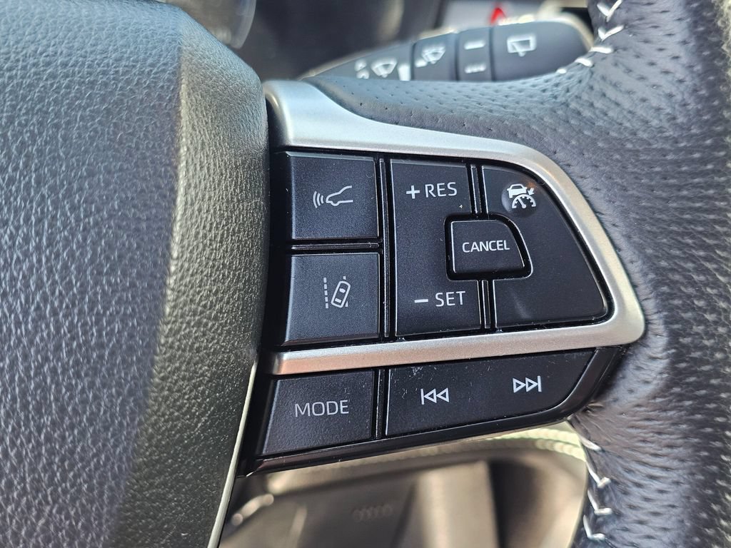 Used 2025 Toyota Sienna XSE AWD/4WD image 31